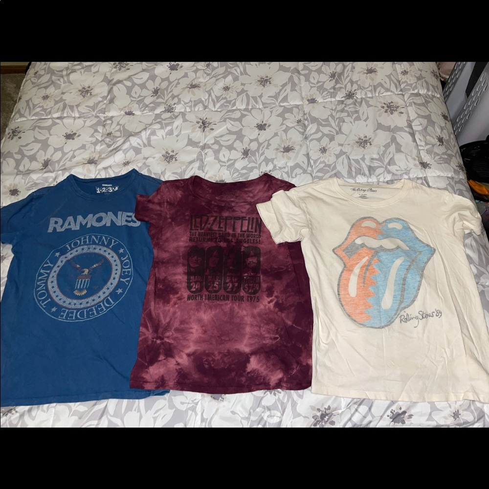 Set of 3 American Eagle Comfortably Oversized Vintage Band Tees Size M, 3 for 15